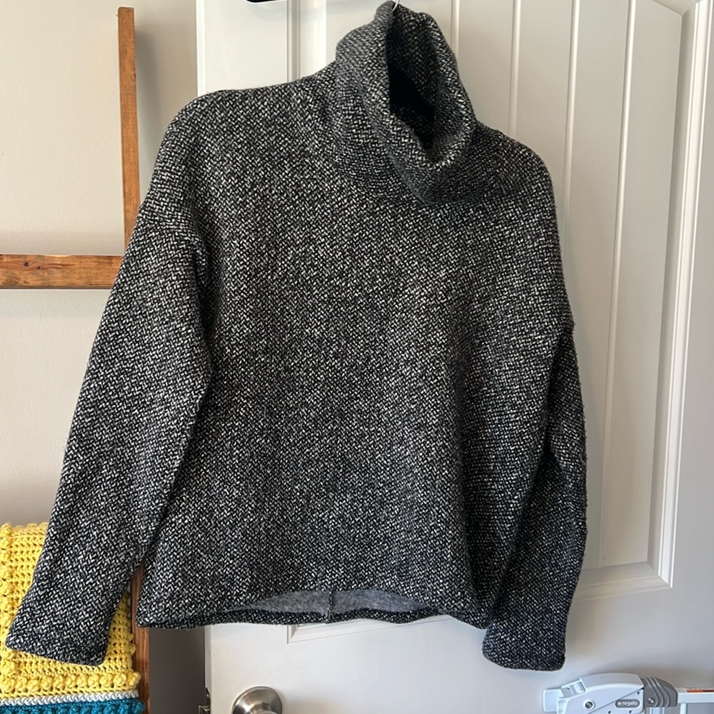 Columbia sz L fleece lined turtleneck sweater